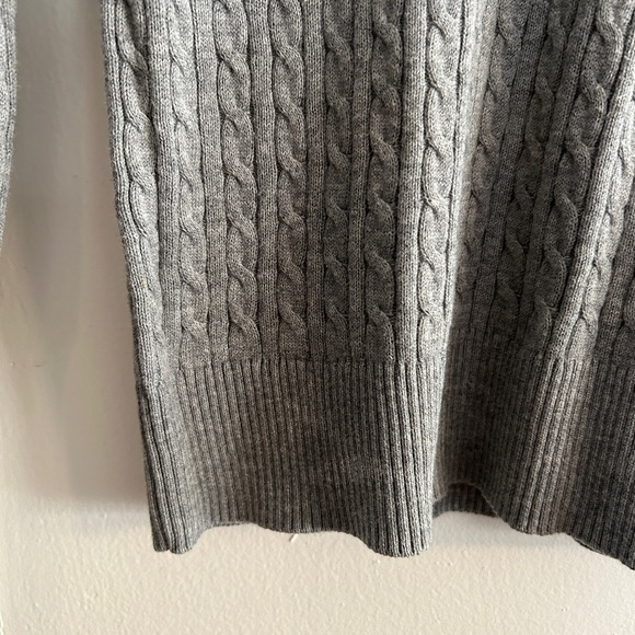 Tommy Hilfiger women’s S grey cable knit pima cotton v-neck sweater - Picture 3 of 4